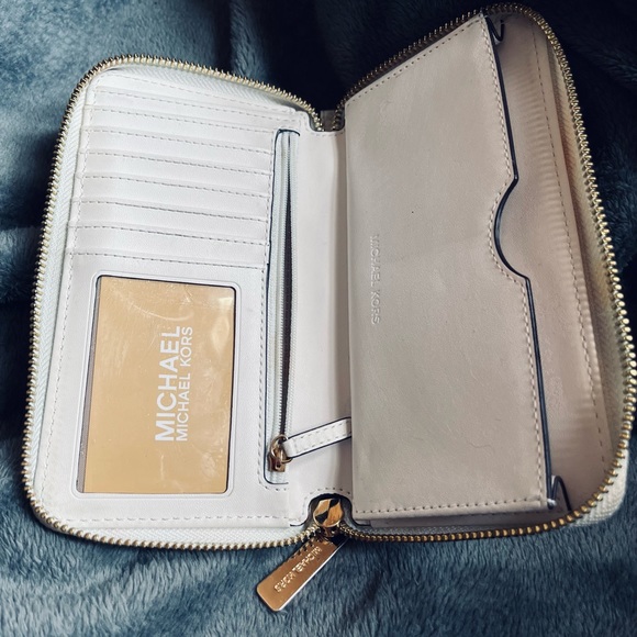 Michael Kors clutch wallet - Picture 3 of 4